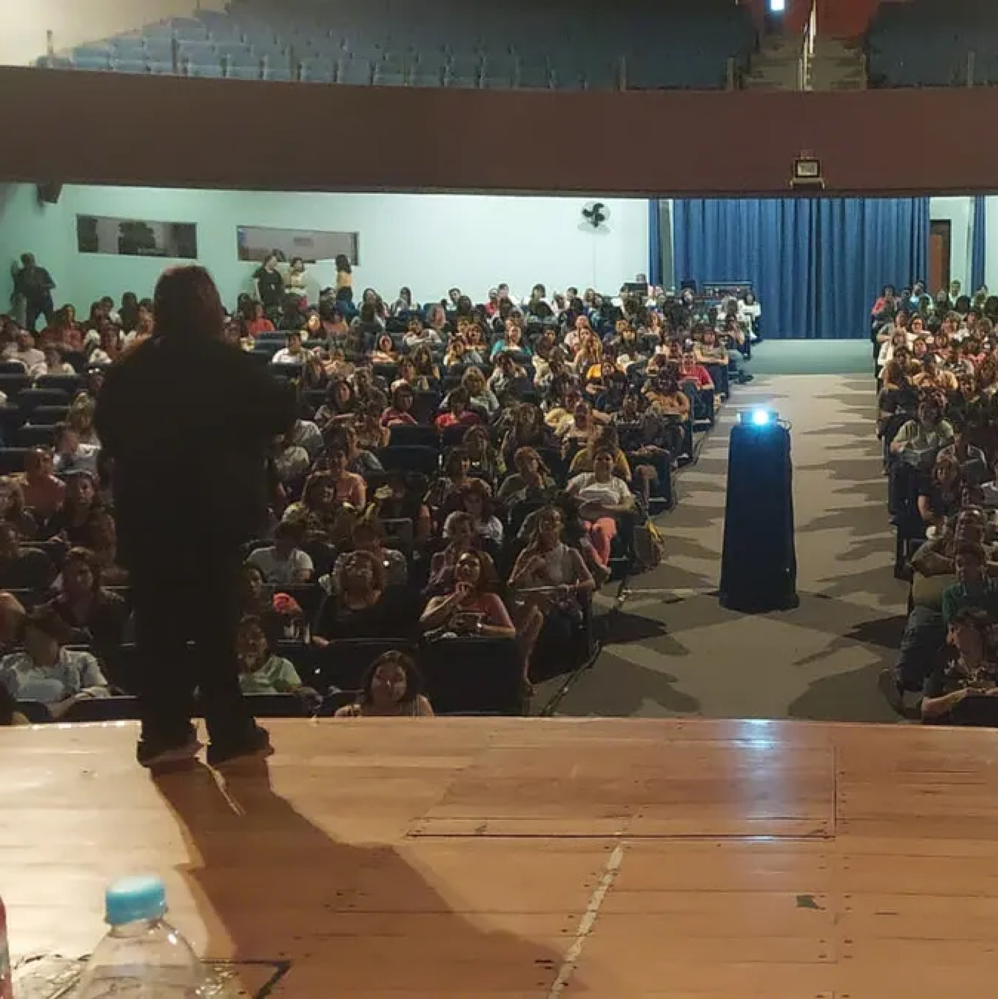 Docente estudiando a su ritmo